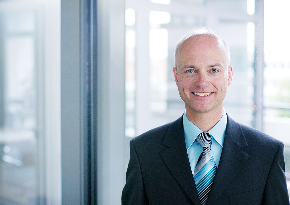 8/9 Photographer Daniel Gieseke shows various portraits for business reports and public relations