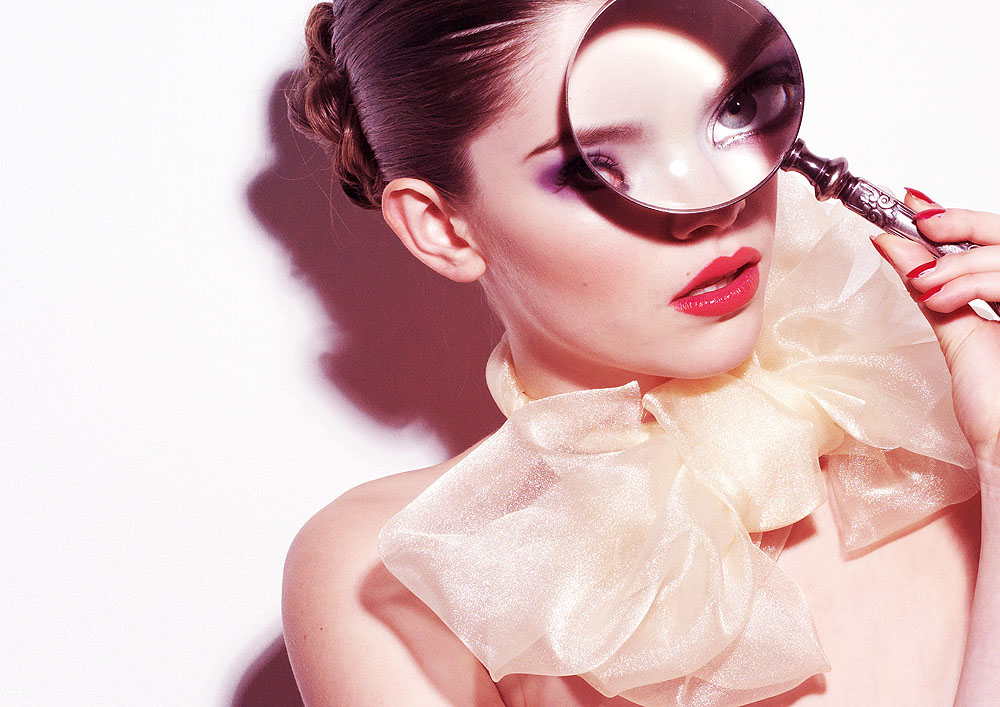 5/10 Editorial for fashion magazine Umnomag. Produced in Hamburg with model Tamina by Modelwerk. Fashion styling by Izabela Kobza